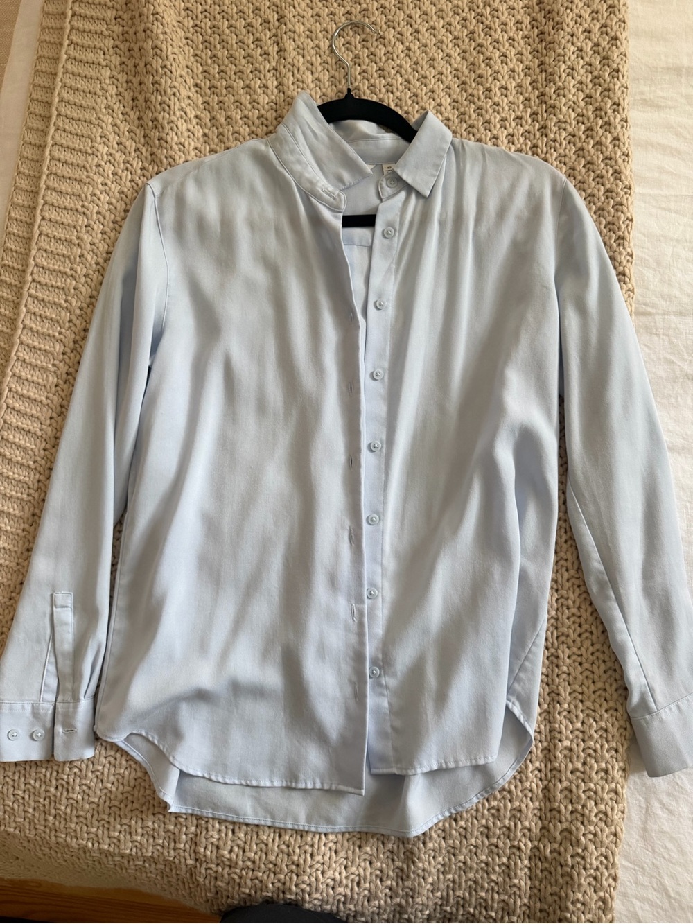 Uniqulo Light Blue Button-Up Shirt - Classic Long Sleeve